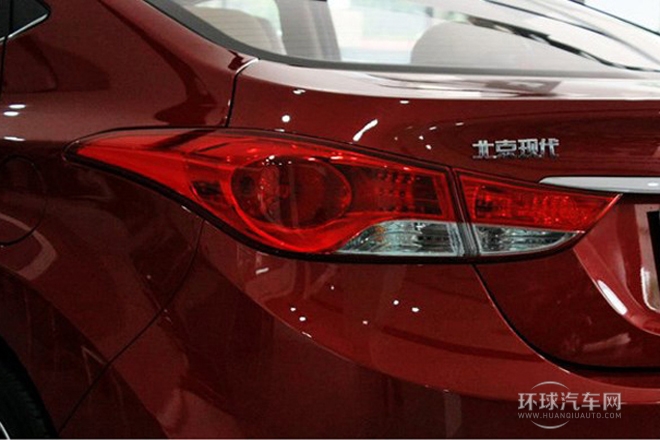 2012款 1.8L 自動尊貴型