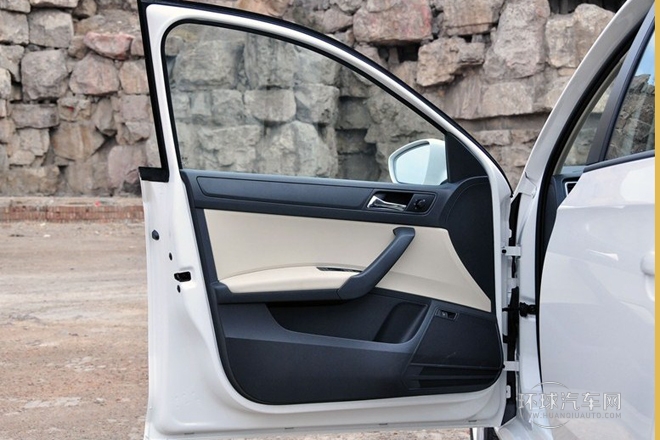 2013款 1.6L 自動智選型