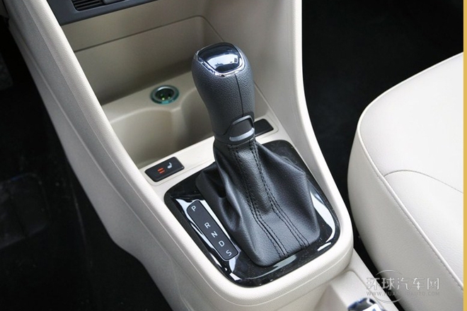 2013款 1.6L 自動智選型