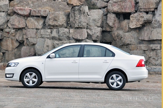 2013款 1.6L 自動智選型