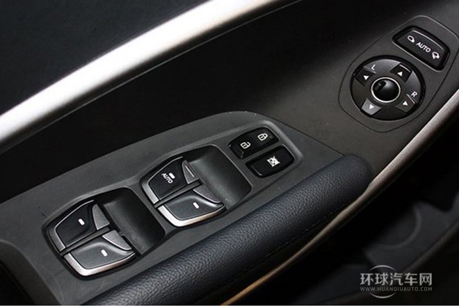 2013款 改款 2.4L 自動四驅尊貴型