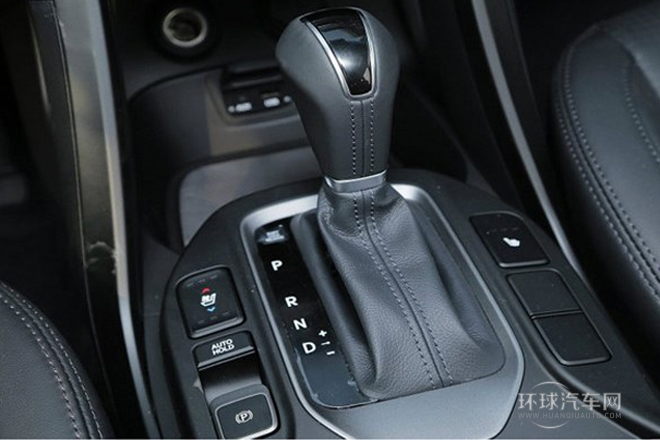 2013款 改款 2.0T 自動兩驅(qū)尊貴型