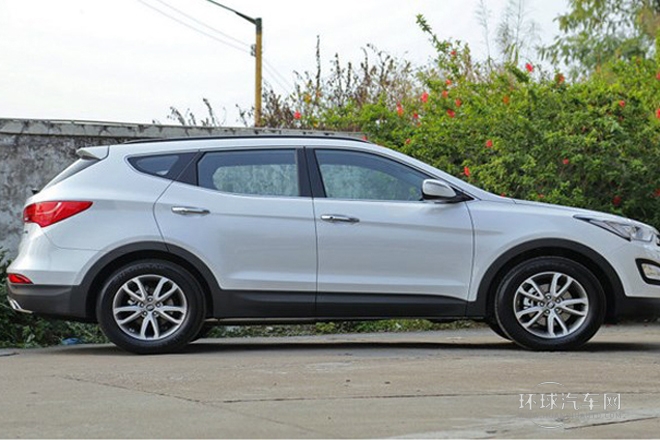 2013款 改款 2.0T 自動兩驅(qū)尊貴型