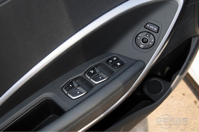 2013款 改款 2.0T 自動(dòng)四驅(qū)尊貴型