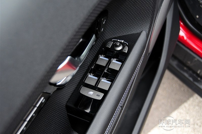 2015款 2.0T 5門耀動版