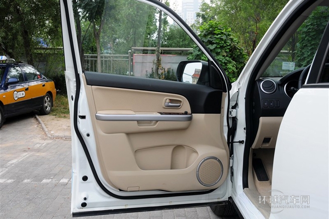 2012款 2.4L AT豪華導(dǎo)航5門版