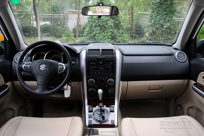 2012款 2.4L AT豪華導(dǎo)航5門(mén)版