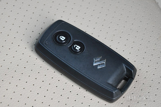 2012款 2.4L MT豪華導航5門版