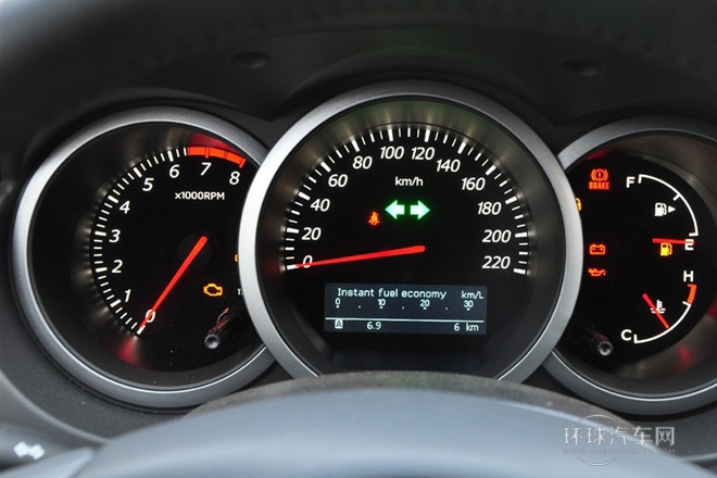 2012款 2.4L MT豪華導(dǎo)航5門版