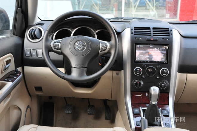 2012款 2.4L MT豪華導航5門版