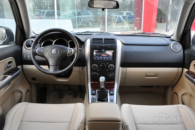 2012款 2.4L MT豪華導航5門版