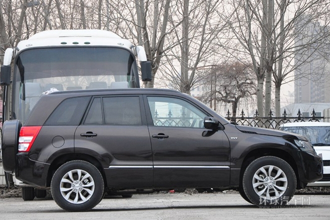 2012款 2.4L MT豪華導航5門版