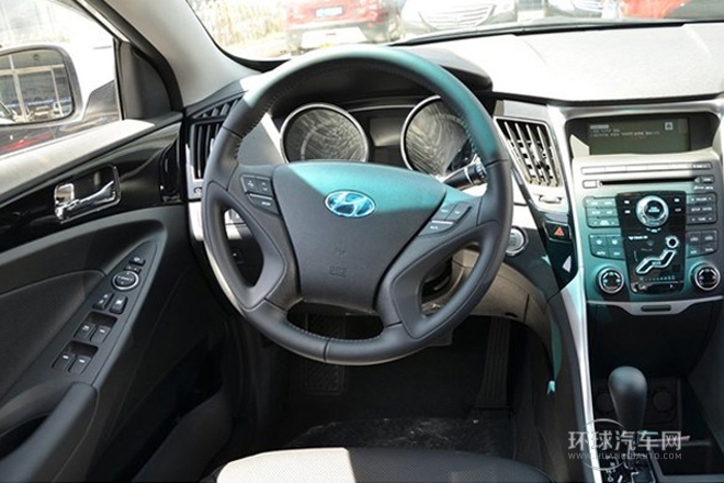 2014款 2.0L 自動尊貴版