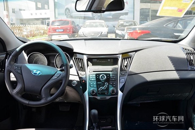 2014款 2.0L 自動尊貴版