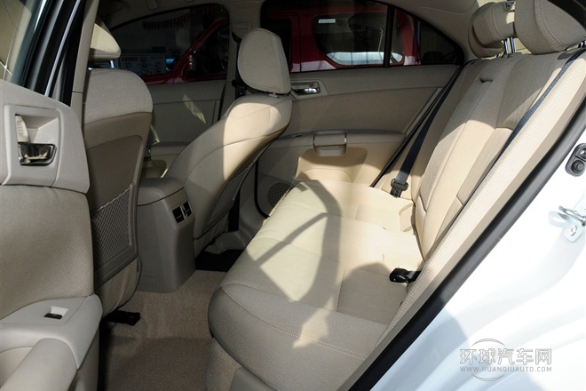 2011款 2.4L兩驅(qū)手動(dòng)標(biāo)準(zhǔn)版