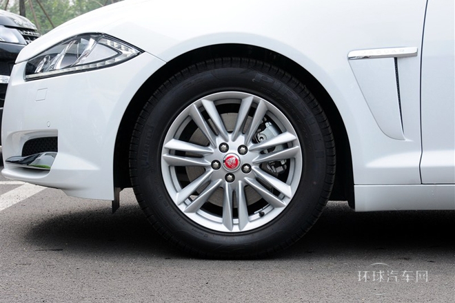 2015款 XF 2.0T 風(fēng)華版