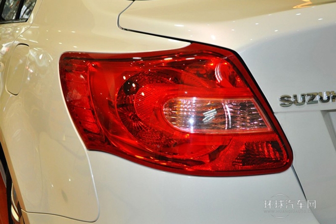 2011款 2.4L兩驅(qū)豪華導航版