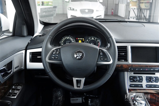 2015款 XF 2.0T Sportbrake 豪華版