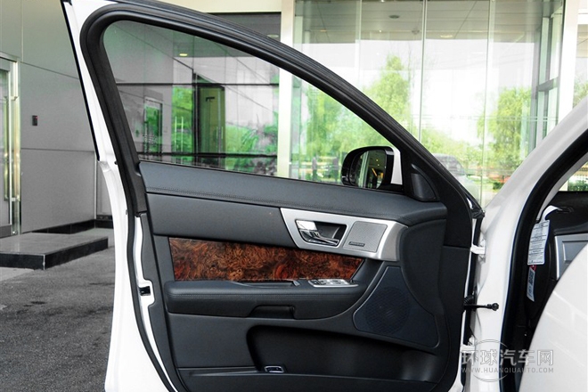 2015款 XF 2.0T Sportbrake 豪華版