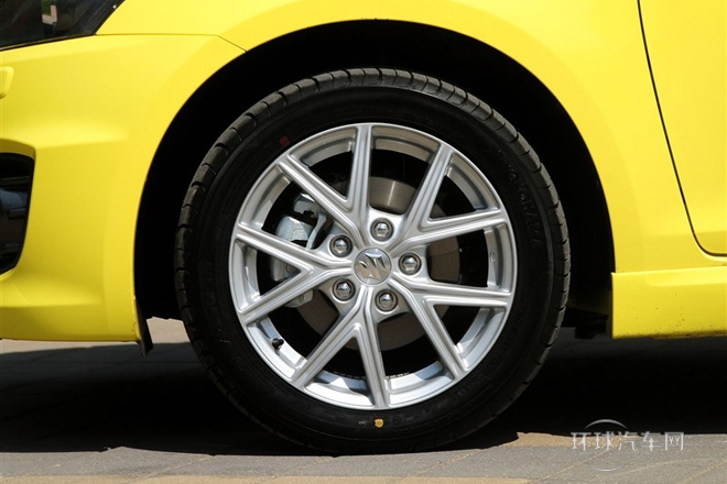 2014款 1.6L 手動(dòng)兩驅(qū)豪華版