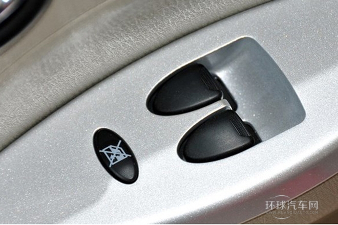 2012款 冠軍版 1.3L 手動(dòng)標(biāo)準(zhǔn)型