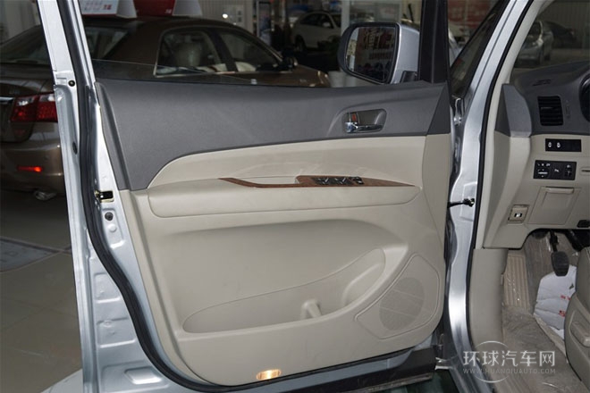 2013款 1.5L 自動(dòng)尊貴型