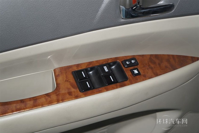 2013款 1.5L 自動尊貴型