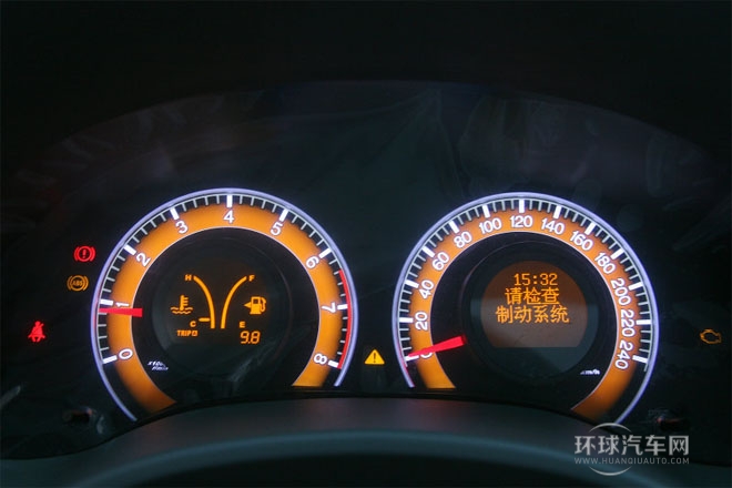 2012款 1.8L 自動(dòng)尊貴型