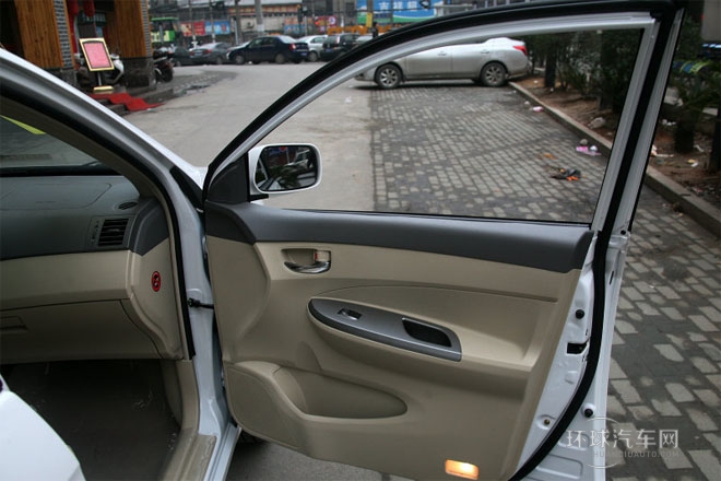 2012款 1.8L 自動尊貴型