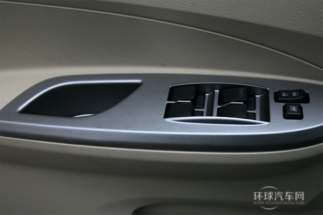 2012款 1.8L 自動尊貴型