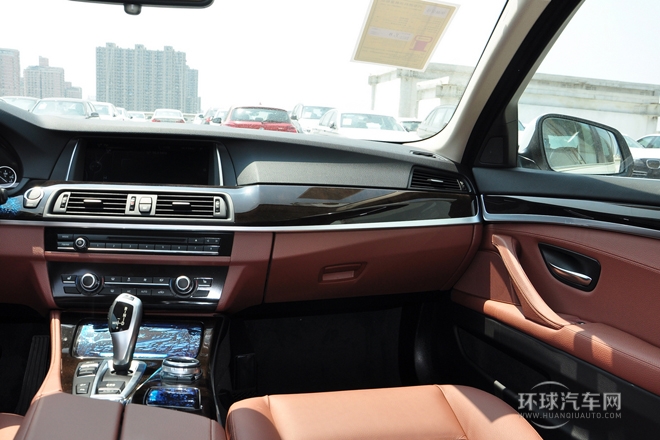 2014款 528Li xDrive風(fēng)尚設(shè)計(jì)套裝