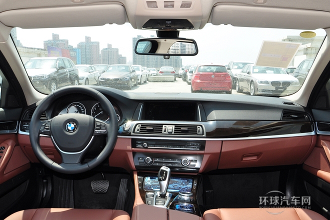 2014款 528Li xDrive風(fēng)尚設(shè)計(jì)套裝