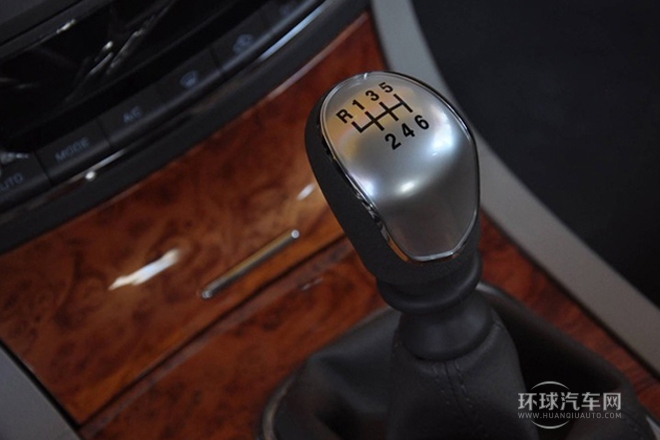 2012款 2.0L 手動(dòng)尊貴型