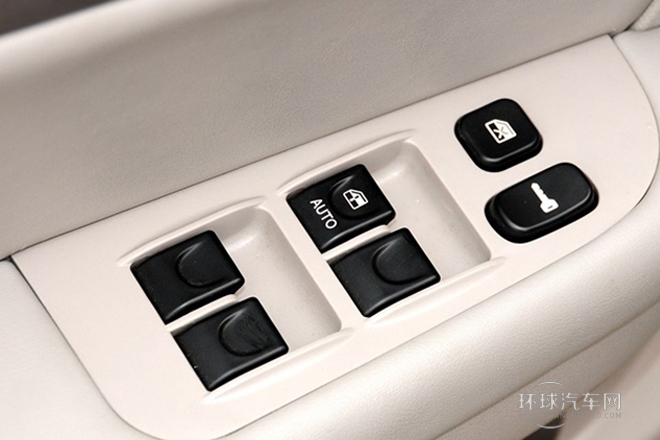 2012款 2.0L 自動尊崇型