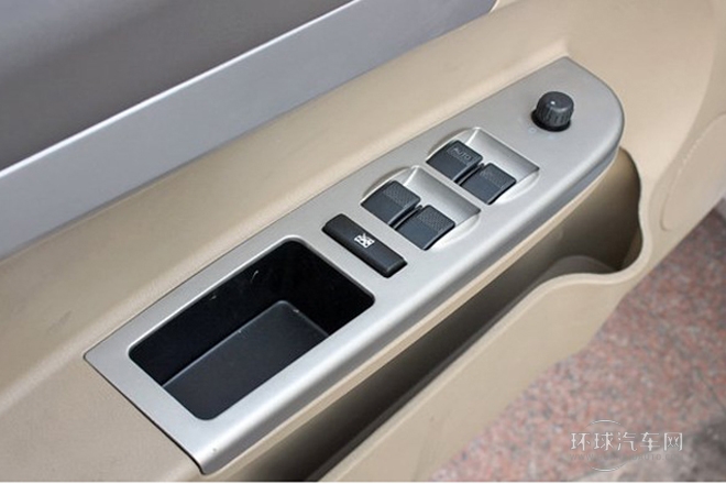 2011款 520i 1.3L 舒適型