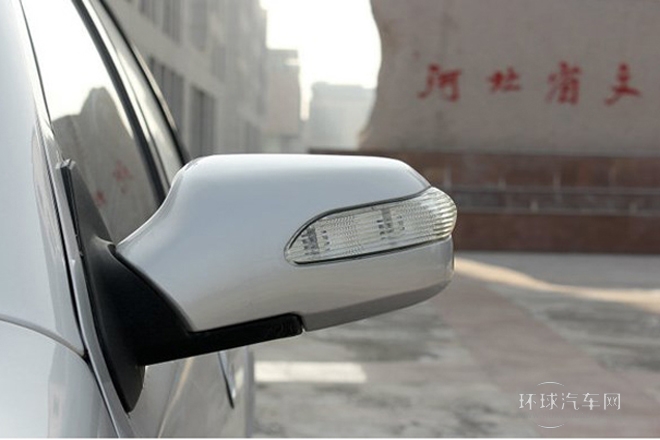 2011款 520i 1.3L 舒適型