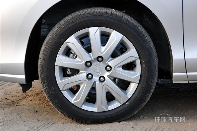 2013款 2.0L 手動舒適型