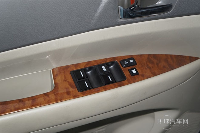 2013款 2.4L 手動舒適型