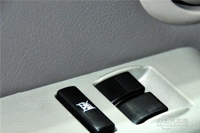 2011款 1.0L豪華型LF465Q5