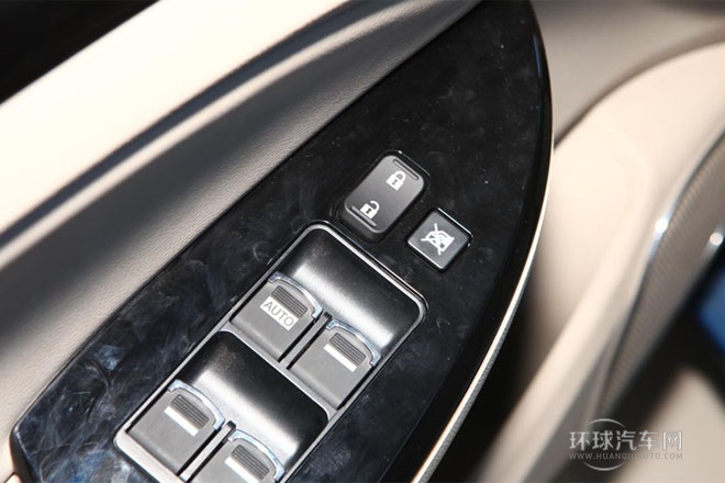 2013款 1.5TI 手動尊貴型