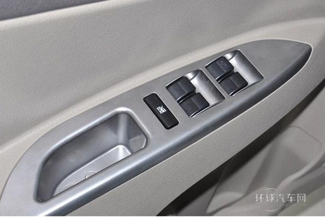 2014款 1.3L 手動標準型