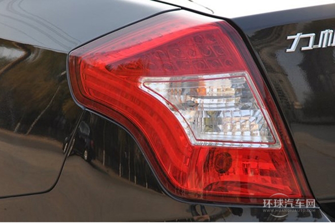 2014款 1.3L 手動(dòng)豪華型