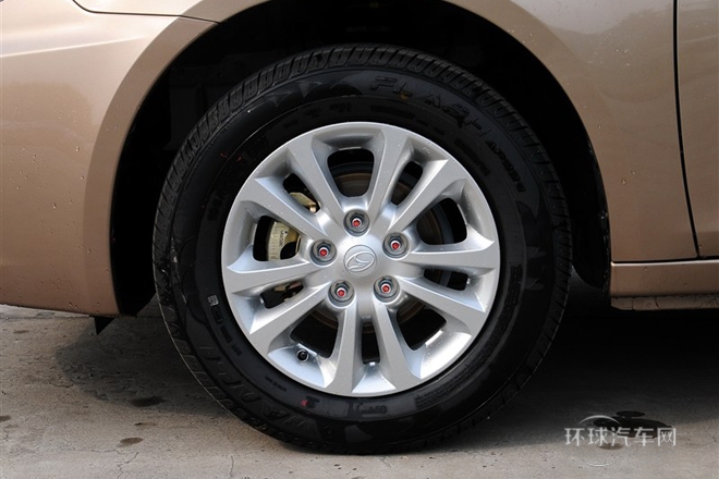 2013款 1.5L 手動(dòng)標(biāo)準(zhǔn)型CNG