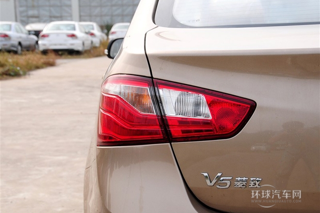 2013款 1.5L 手動標(biāo)準(zhǔn)型CNG