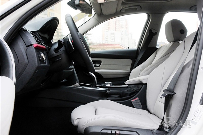 2014款 320i 運(yùn)動(dòng)設(shè)計(jì)套裝