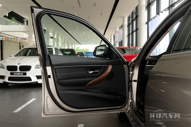 2014款 320Li 風(fēng)尚設(shè)計套裝