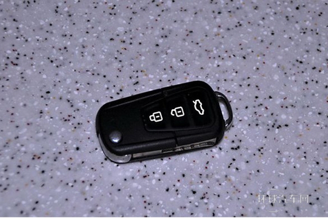 2012款 1.5L 手動(dòng)旗艦型CNG