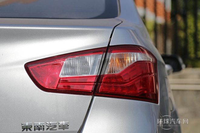 2014款 1.5L 手動(dòng)舒適型