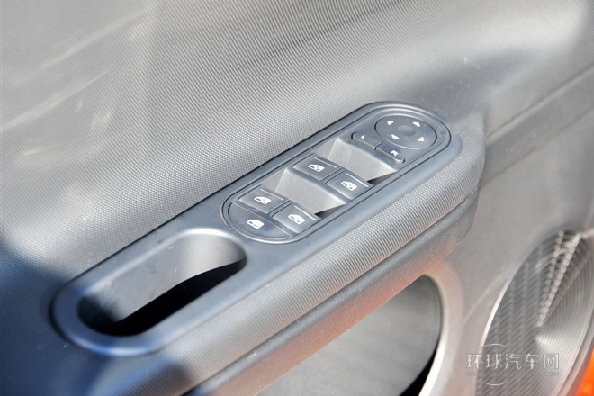 2014款 1.5L 自動(dòng)豪華版