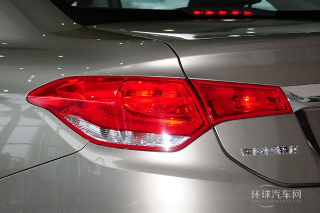 2014款 1.8L 手動(dòng)智驅(qū)版勁享型